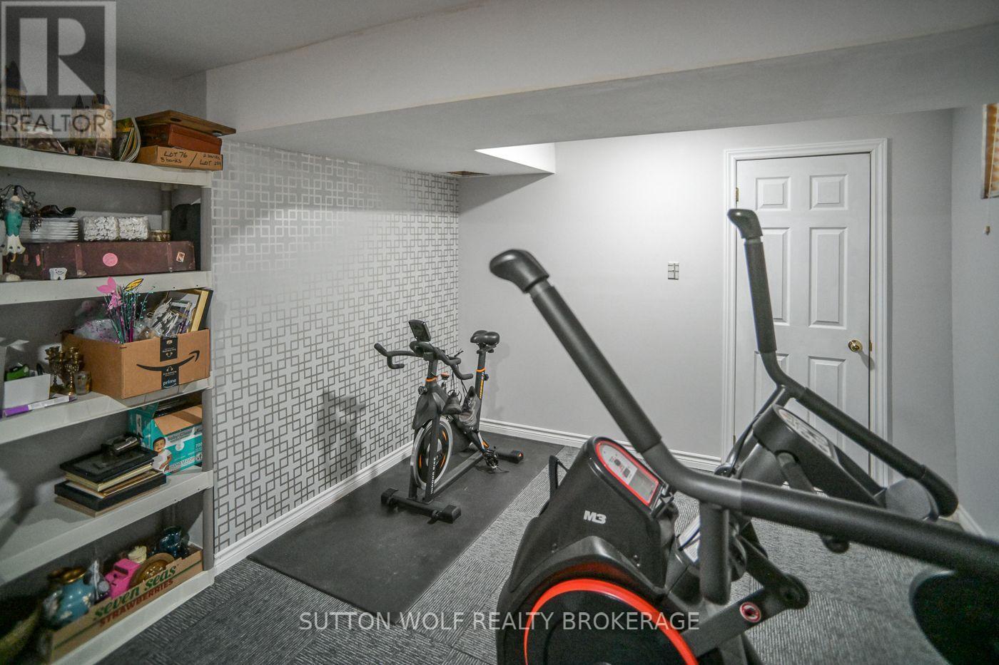 67 WILLOW CRESCENT - 37