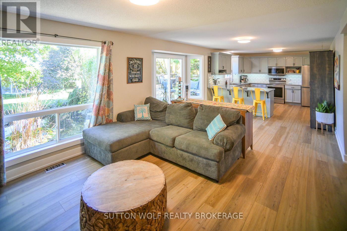 67 WILLOW CRESCENT - 8