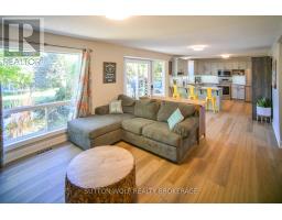 Foyer - 67 Willow Crescent, Strathroy Caradoc, ON N7G4H1 Photo 8