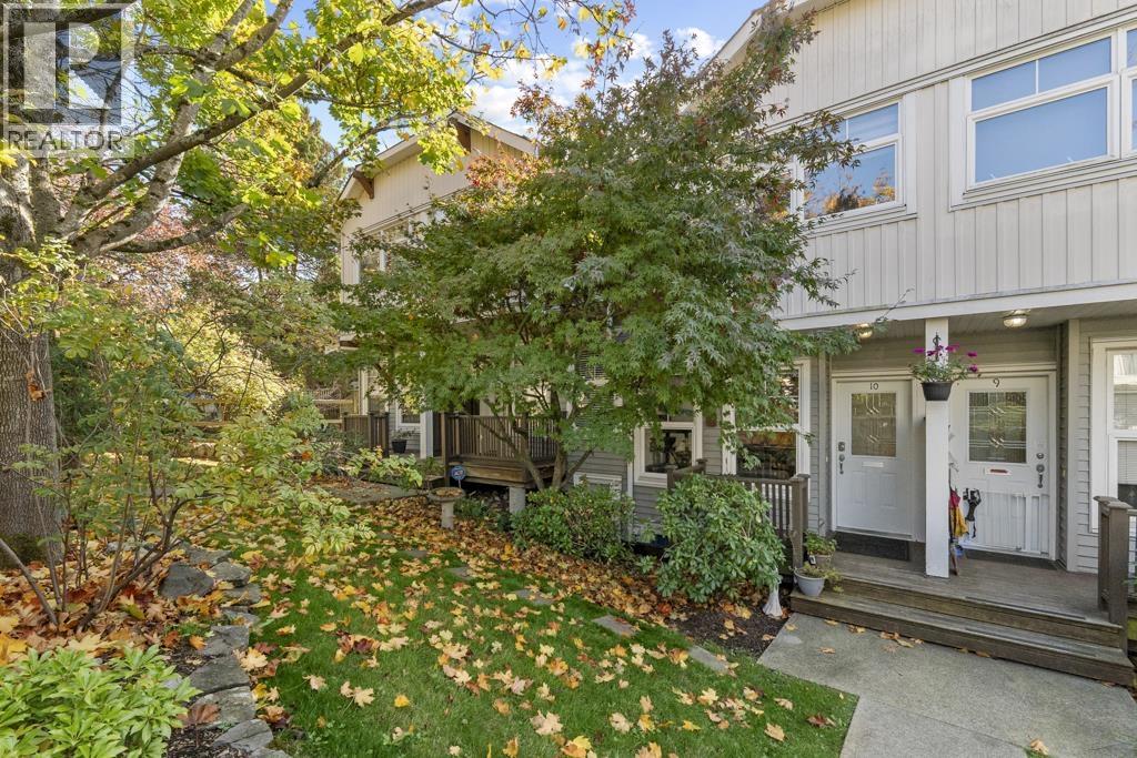 Photo of 10 3712 PENDER STREET 2