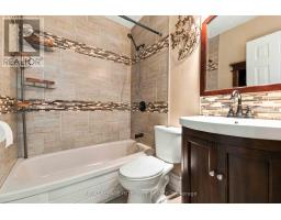 4 Berton Place, Ottawa, ON K2L3R8 Photo 32