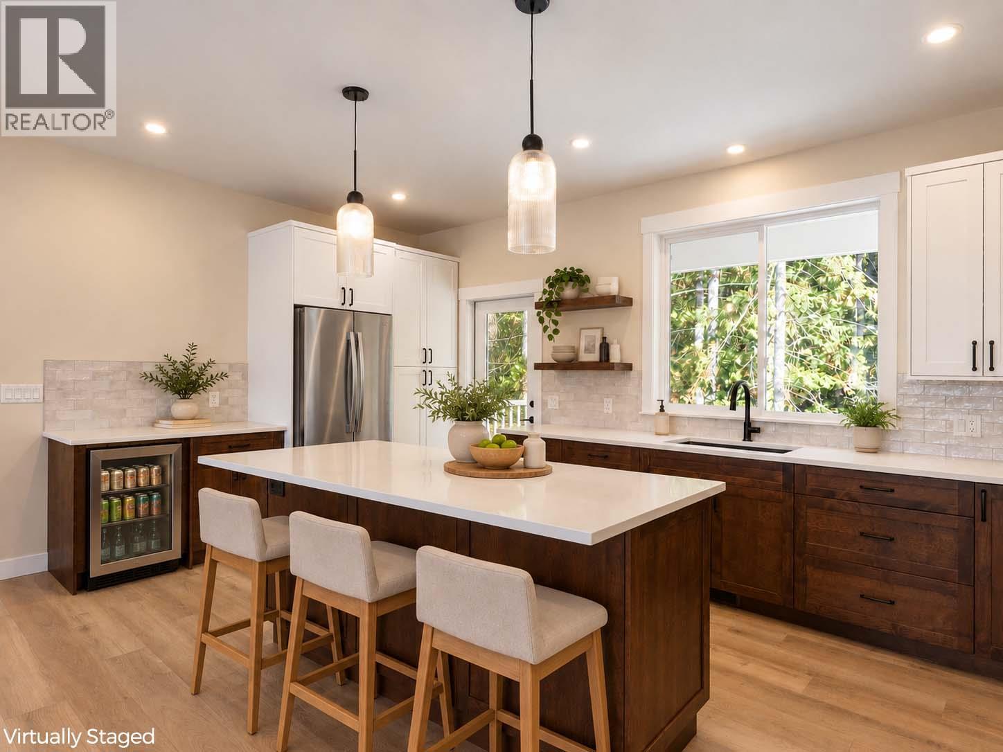 1450 21 Street NE, Salmon Arm - Image 1
