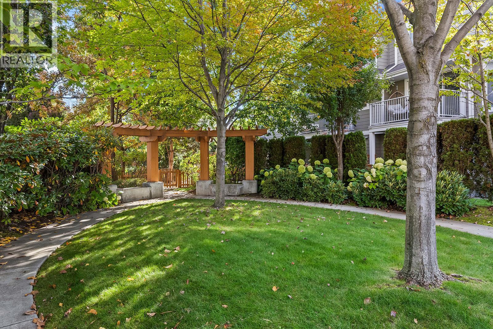 #21 1853 Parkview Crescent - 35