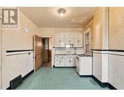 Kitchen - 101 Beatrice Street, Toronto, ON M6J2T2 Photo 8
