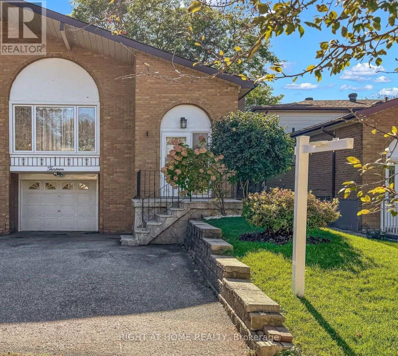 13 CLANCY DRIVE, Toronto (Don Valley Village) — photo 2
