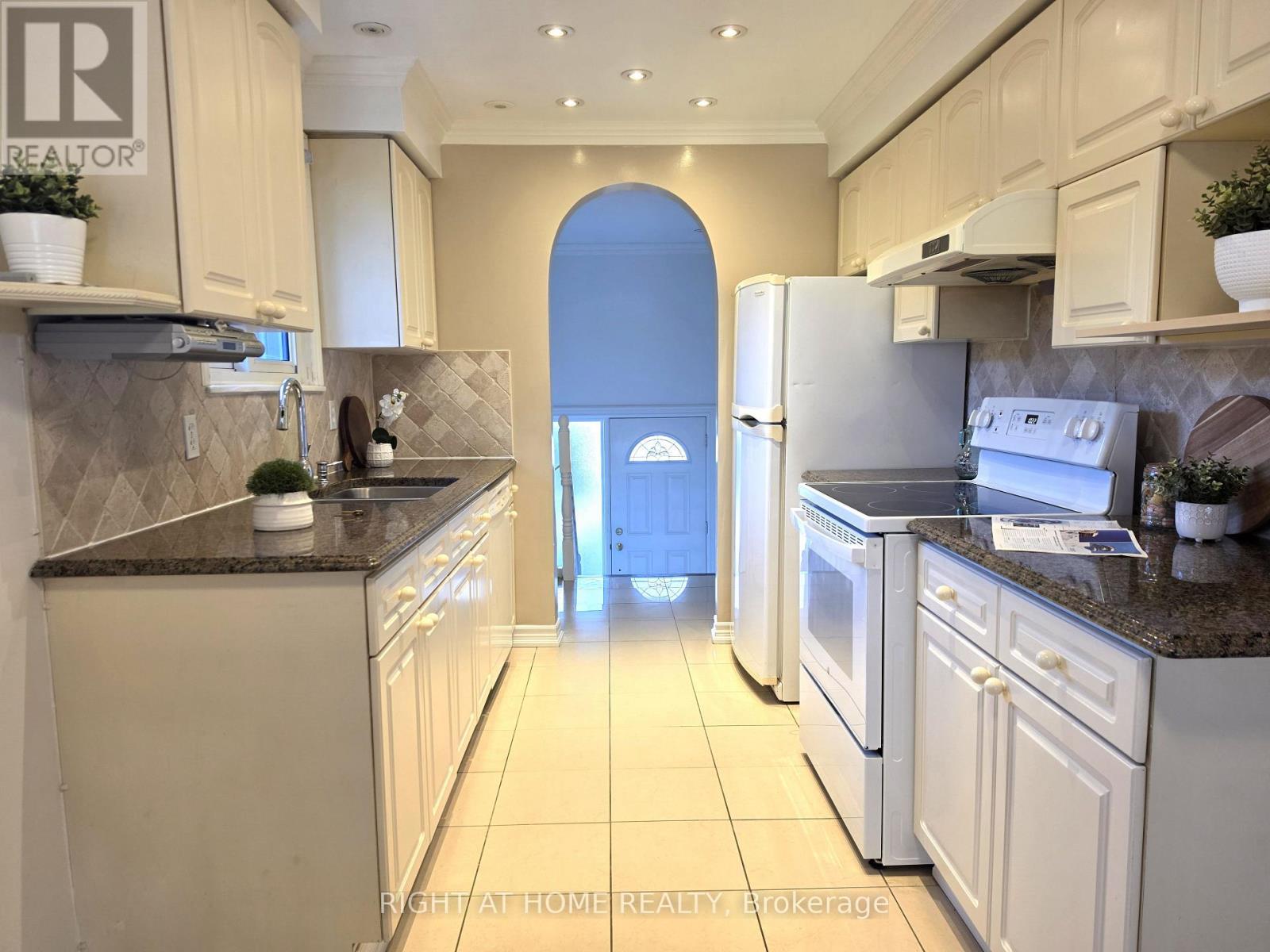 13 Clancy Drive, Toronto, ON photo 20