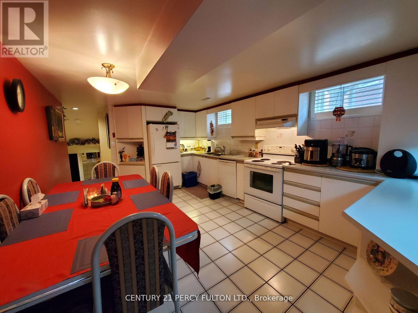 36 ST. PASCHAL COURT, Toronto (Newtonbrook West) — photo 2