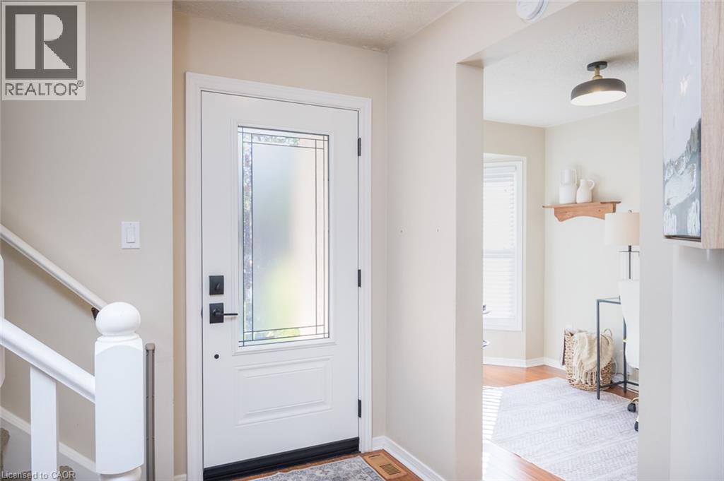 45 NISKA Drive, Waterdown — photo 2