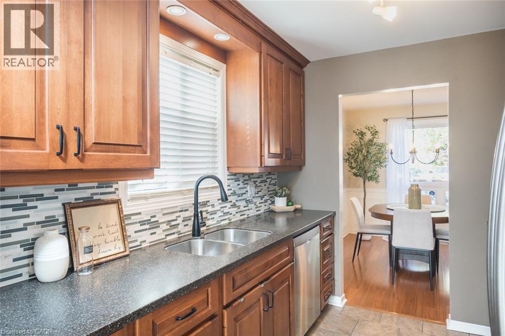 45 NISKA Drive, Waterdown — photo 6