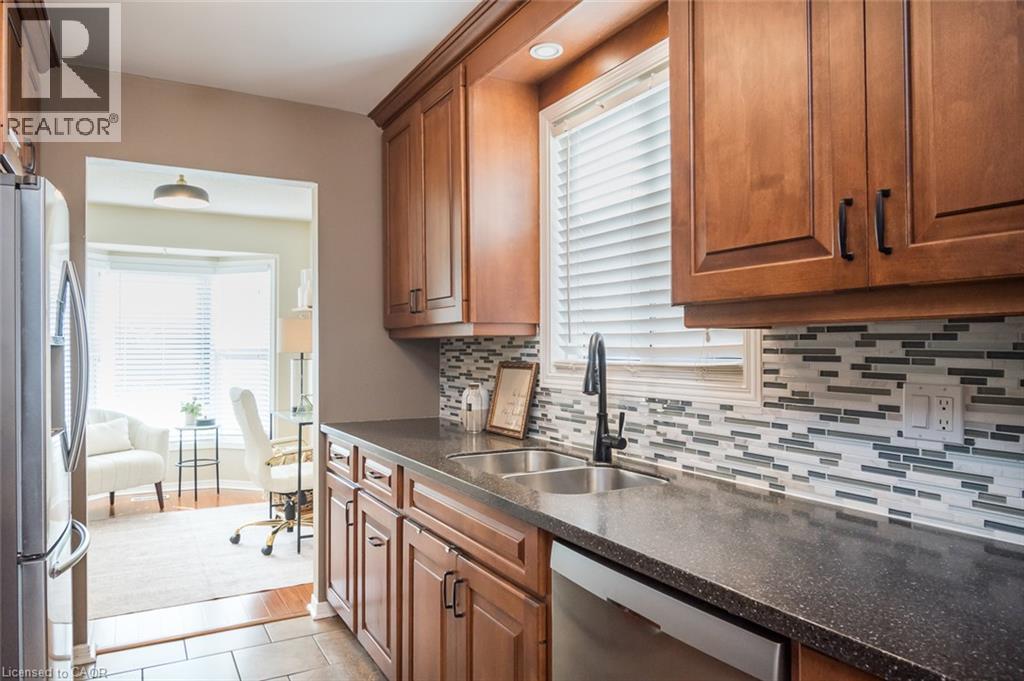 45 NISKA Drive, Waterdown — photo 8