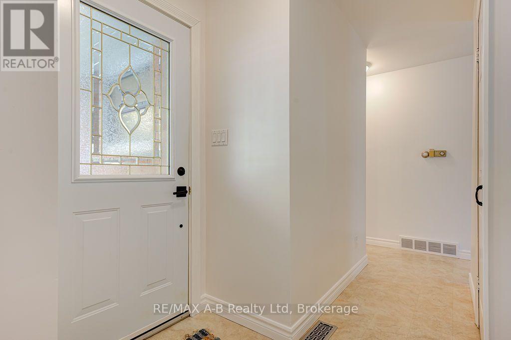 118 FEICK CRESCENT, Stratford — photo 7