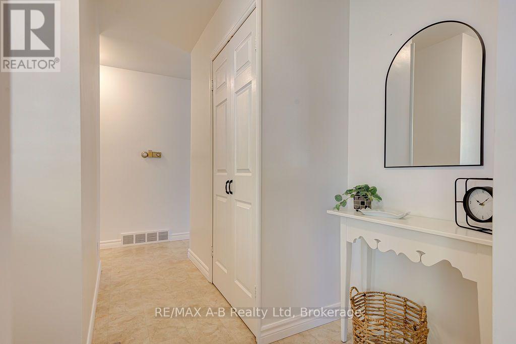 118 FEICK CRESCENT, Stratford — photo 8