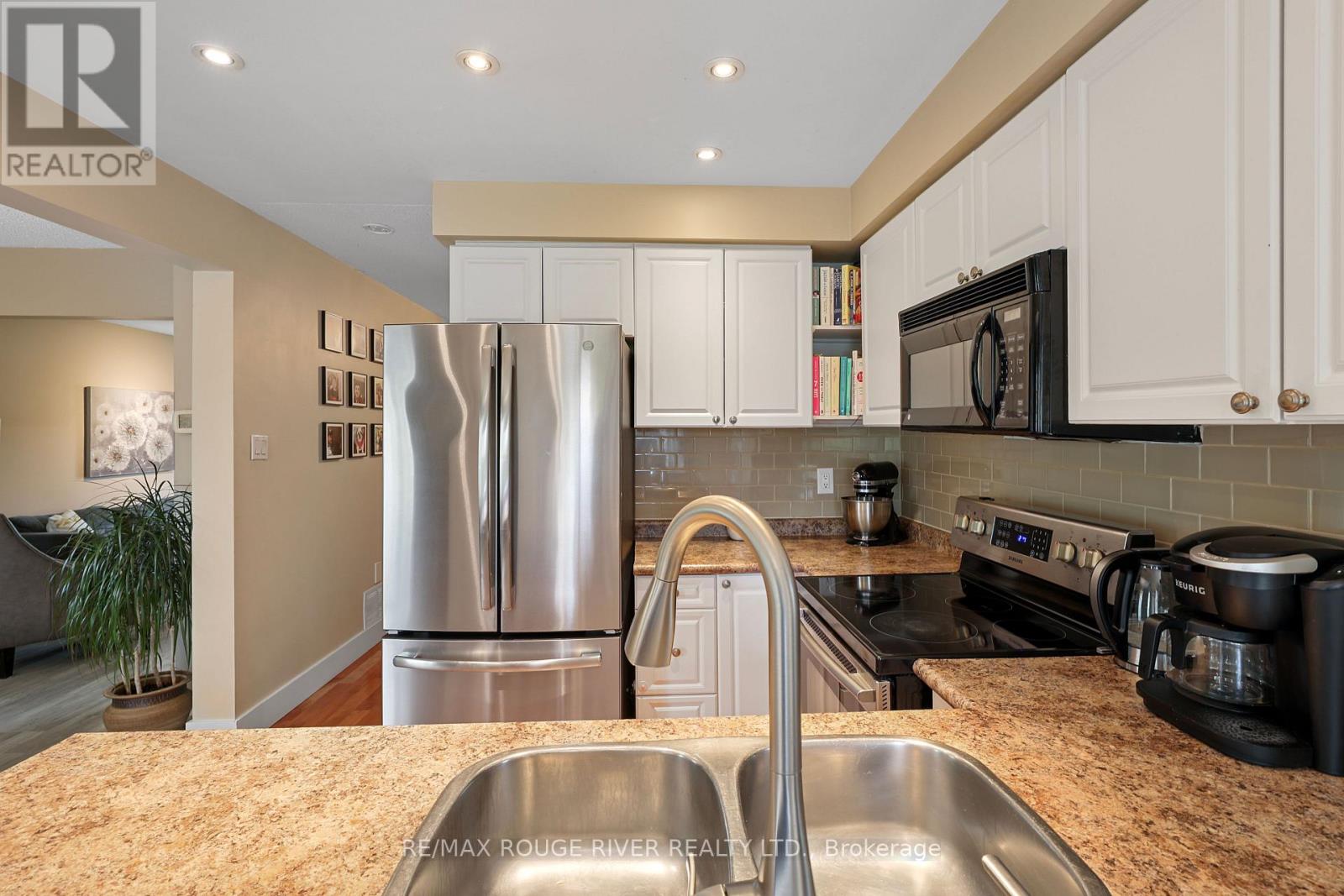 648 Cognac Crescent, Pickering, ON photo 13