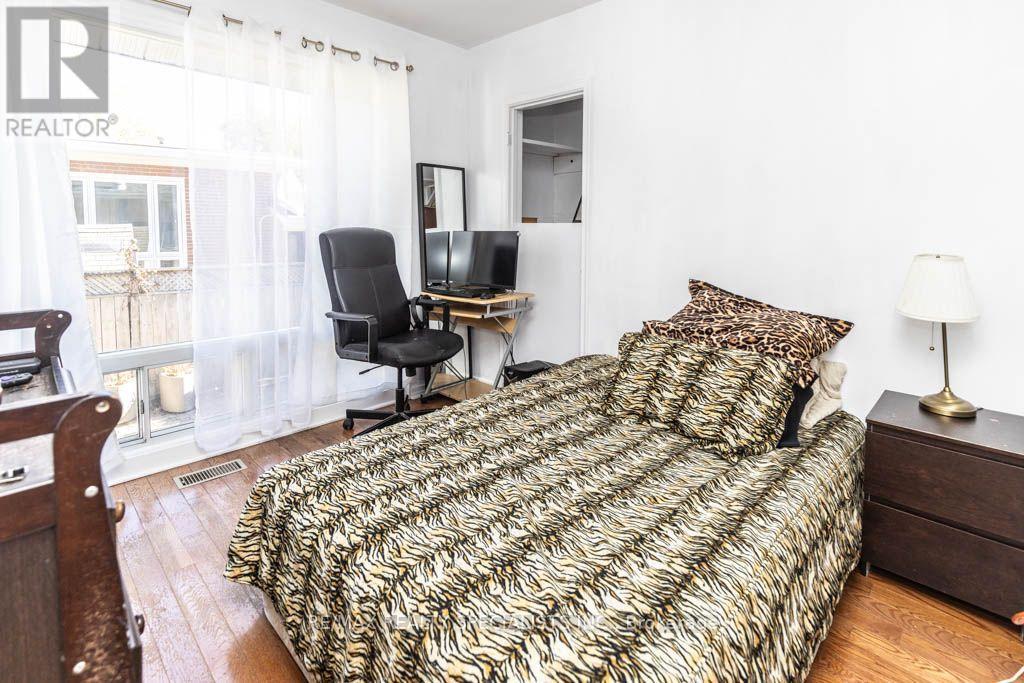 124 Roebuck Drive, Toronto, ON photo 15