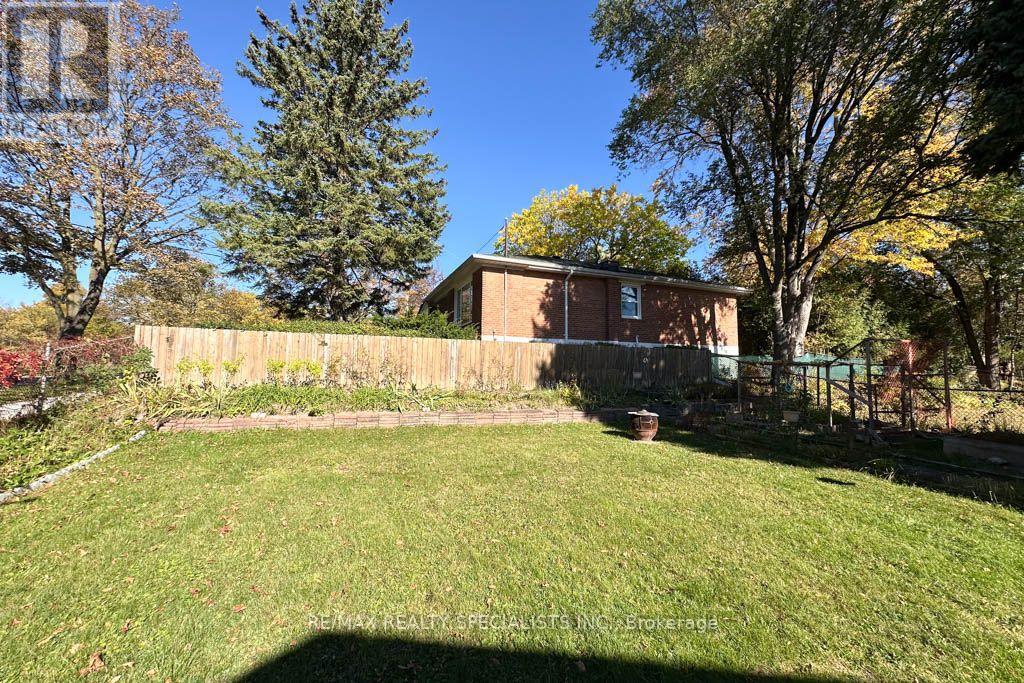 124 Roebuck Drive, Toronto, ON photo 25