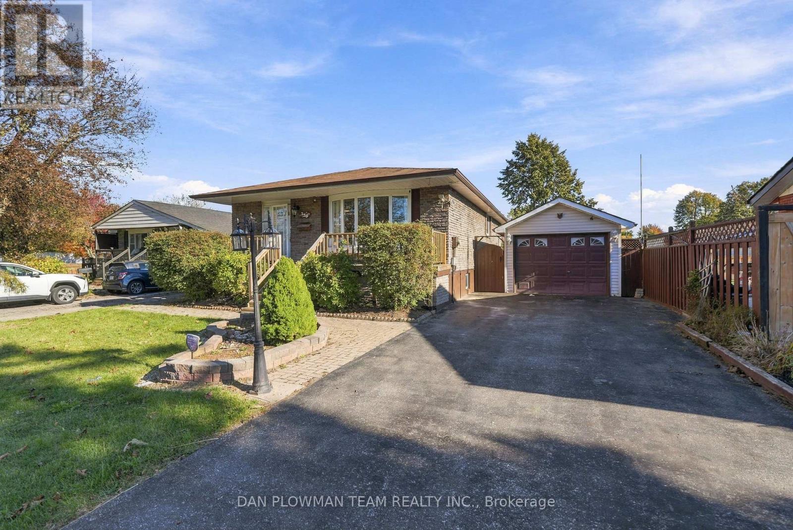 229 Phillip Murray Avenue, Oshawa, ON photo 2