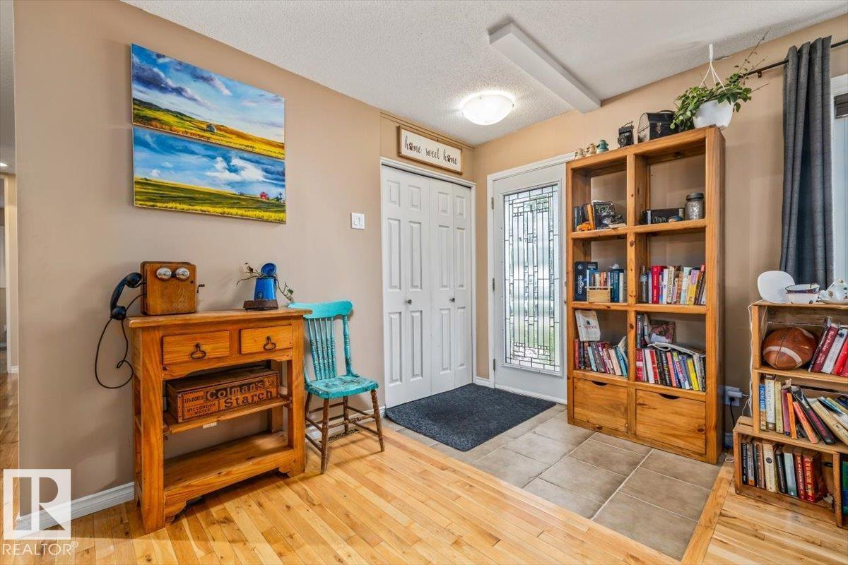 9212 93 Street, Pineview Fort Sask. — photo 2 of 30: Property photo