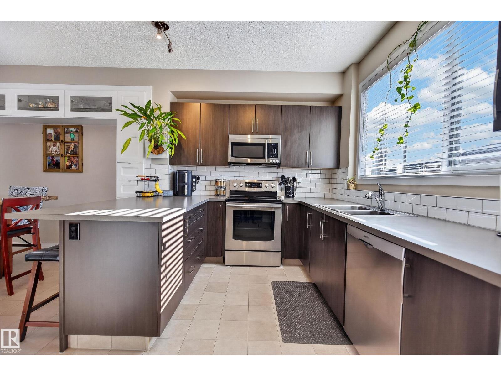 Photo of 360 CHARLESWORTH DR SW, Edmonton