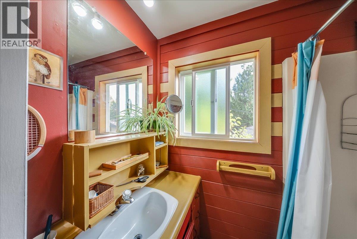 2510 Cooke Avenue, Rossland - Image 1