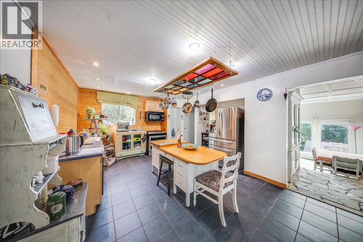 2510 Cooke Avenue, Rossland - Image 1