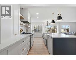 3pc Bathroom - 130 Chapman Close Se, Calgary, AB T2X3V7 Photo 13
