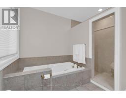 Bedroom 3 - 61 White Elm Road, Barrie, ON L4N0E5 Photo 16