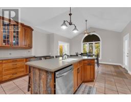 Kitchen - 61 White Elm Road, Barrie, ON L4N0E5 Photo 9