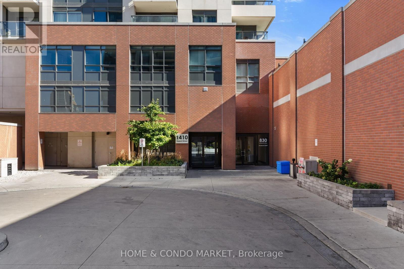 #2404 1410 DUPONT STREET - 4
