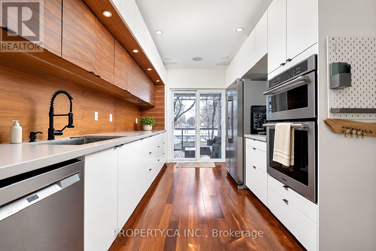 12 SARNIA AVENUE - 6