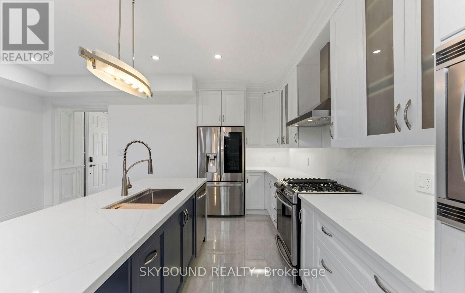 10 Gala Lane, Toronto, ON photo 14