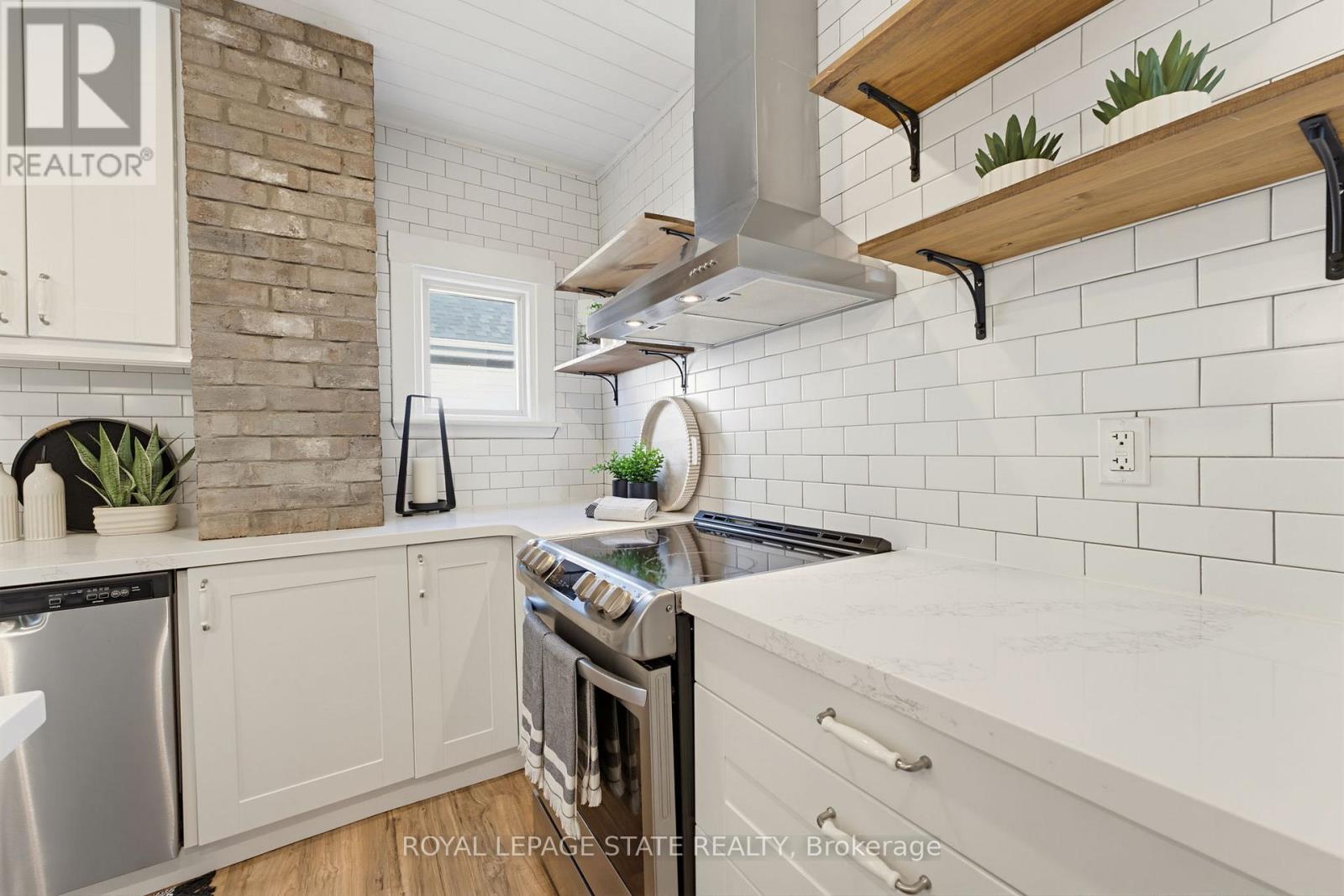 206 CRAIGROYSTON ROAD - 13