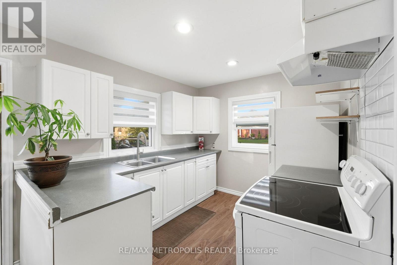 MAIN FL - 56 CHARING CROSS STREET, Brantford — photo 3