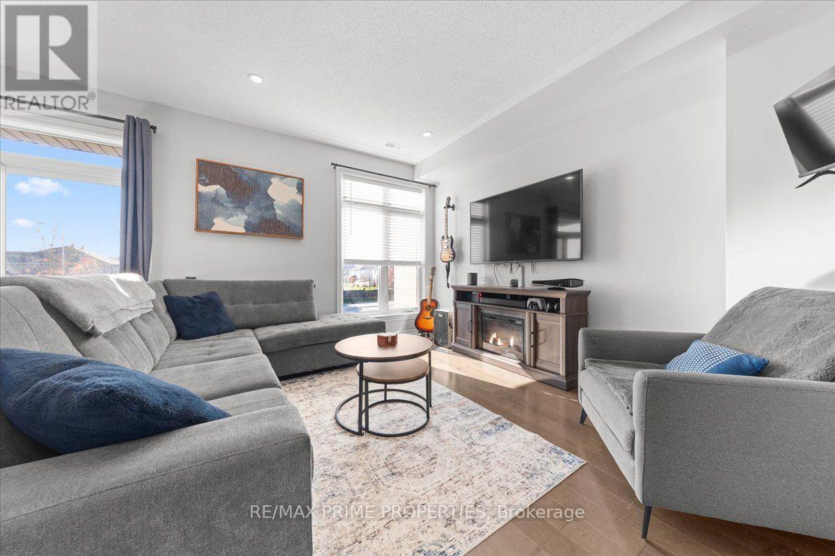 Commercial Properties for Sale in Ottawa – 218 CHAPERAL PRIVATE – By Peter Sagos - Image 18