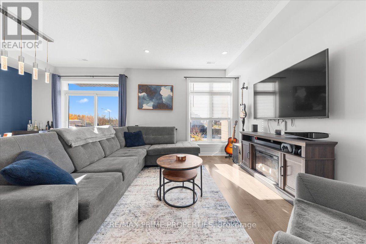 Commercial Properties for Sale in Ottawa – 218 CHAPERAL PRIVATE – By Peter Sagos - Image 19