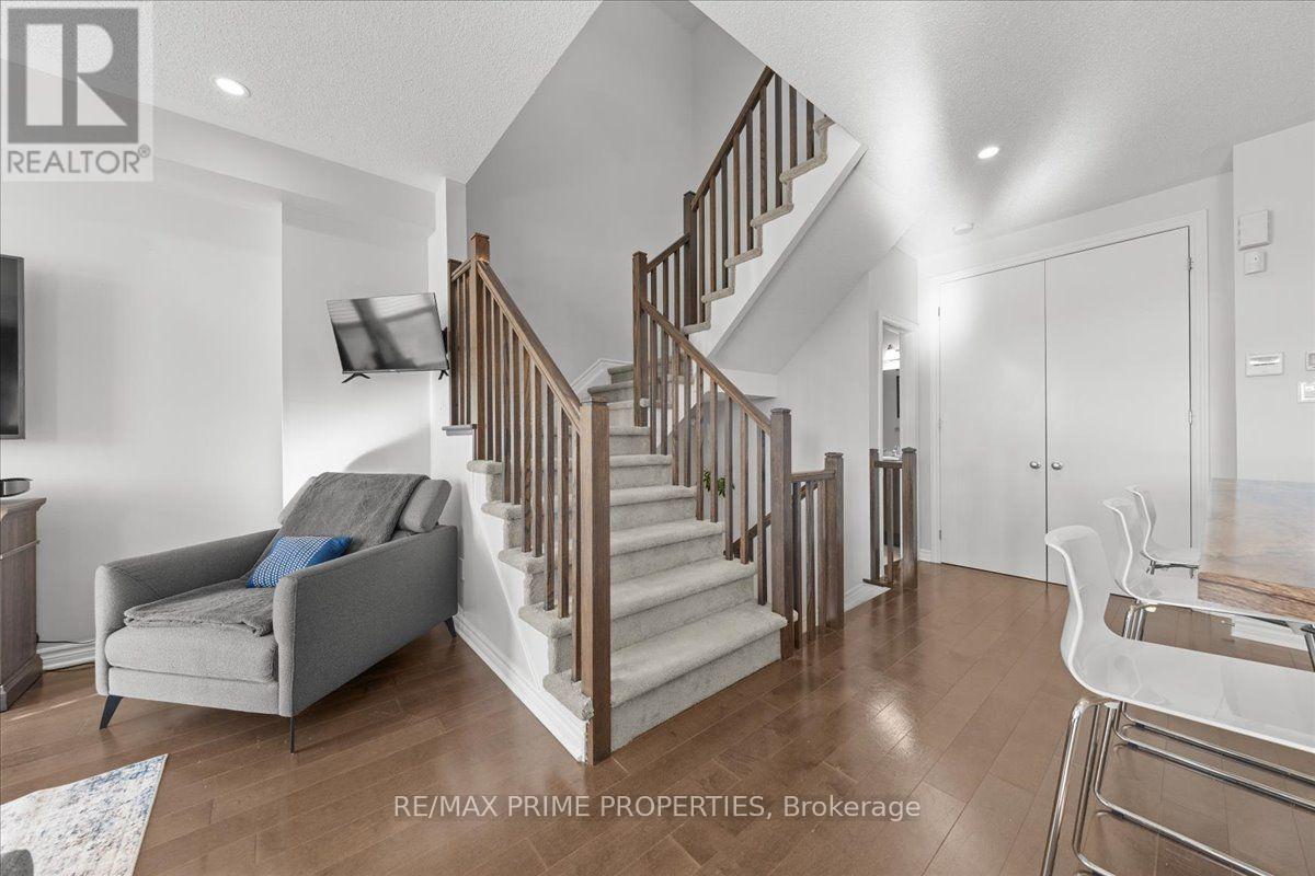 Commercial Properties for Sale in Ottawa – 218 CHAPERAL PRIVATE – By Peter Sagos - Image 25