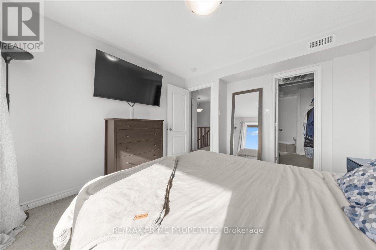 Commercial Properties for Sale in Ottawa – 218 CHAPERAL PRIVATE – By Peter Sagos - Image 30