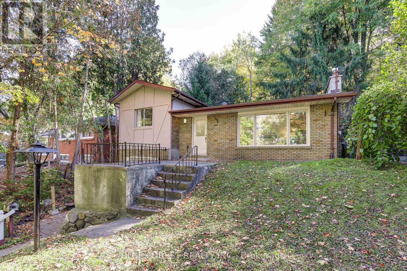 786 SPRINGBANK DRIVE, London South (South C)