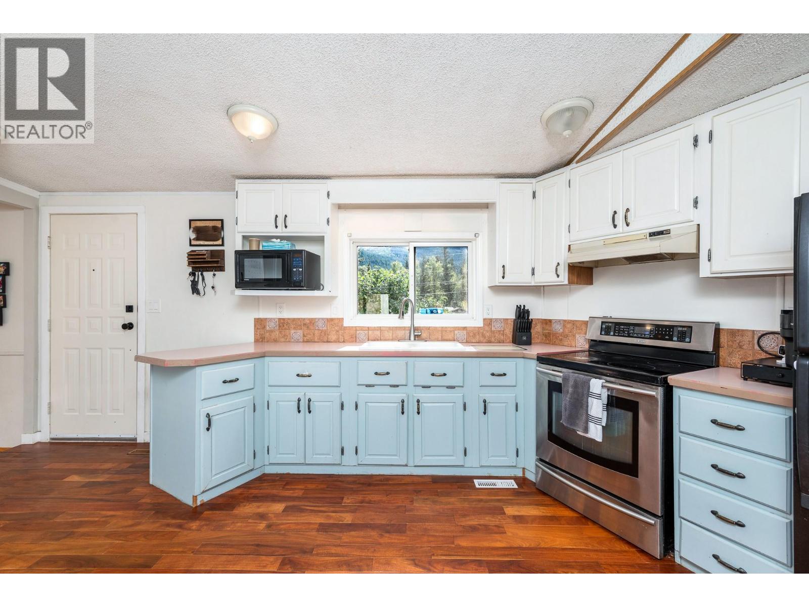 5846 Jen Sherri Place, Falkland - Image 1