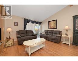 Foyer - 40 Roberge Crescent, Ottawa, ON K2L4G7 Photo 6