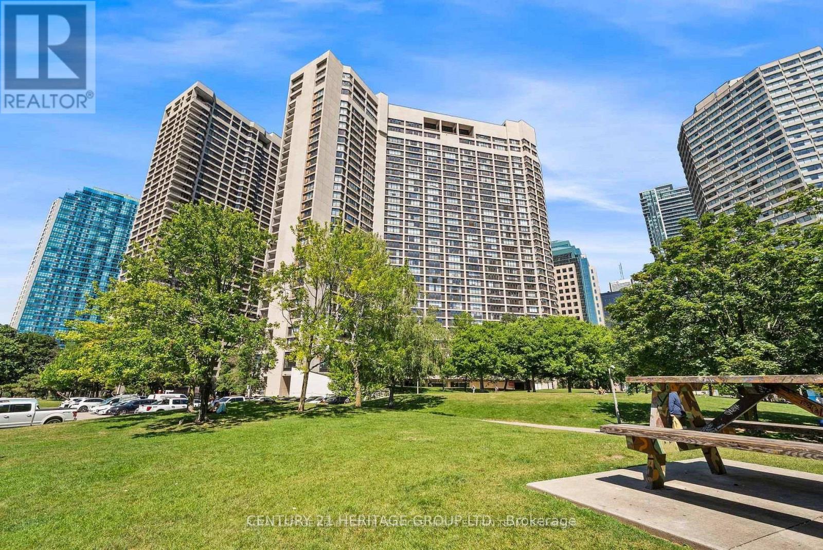 1822 - 33 HARBOUR SQUARE, Toronto (Waterfront Communities) — photo 2