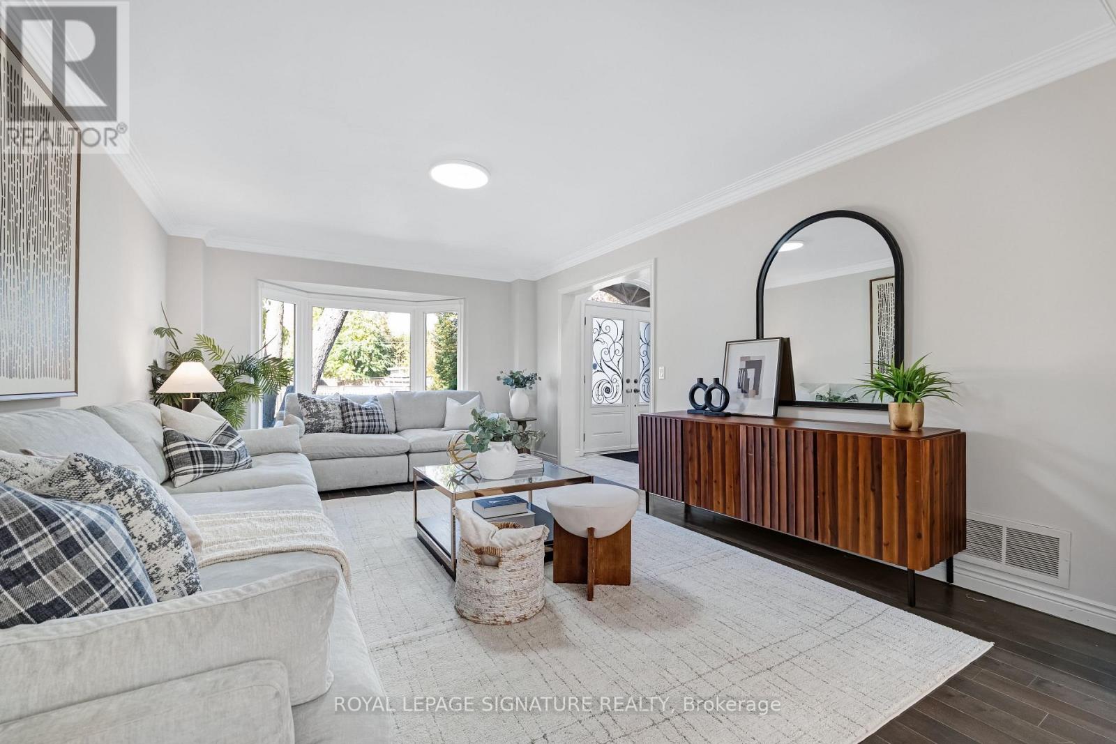 5 Patrick Boulevard, Toronto, ON photo 2
