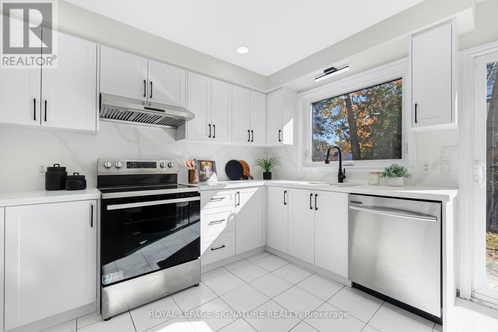 5 Patrick Boulevard, Toronto, ON photo 8
