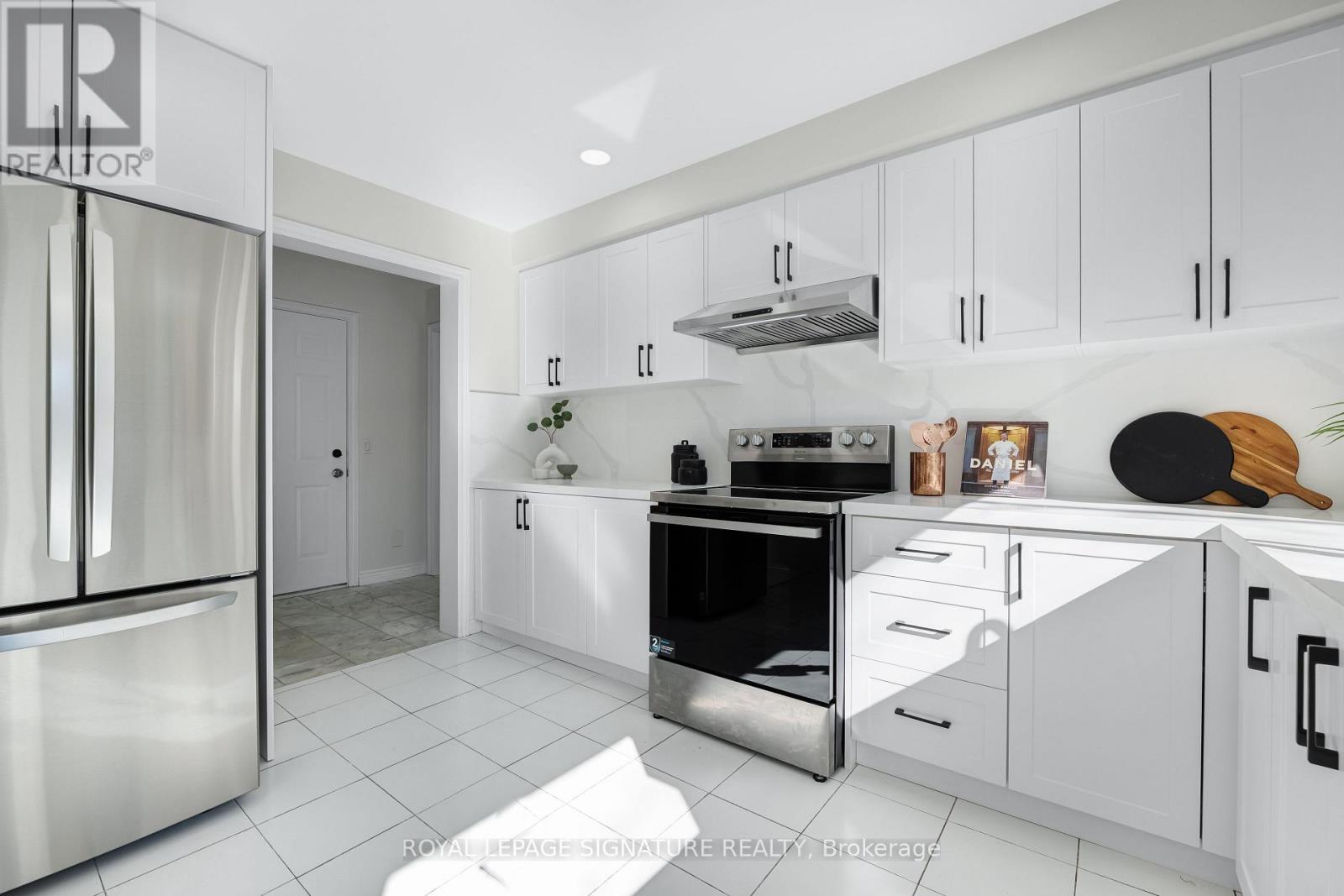 5 Patrick Boulevard, Toronto, ON photo 9