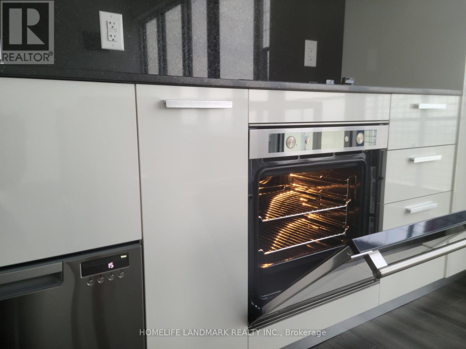 2902 - 75 CANTERBURY PLACE, Toronto (Willowdale West) — photo 3