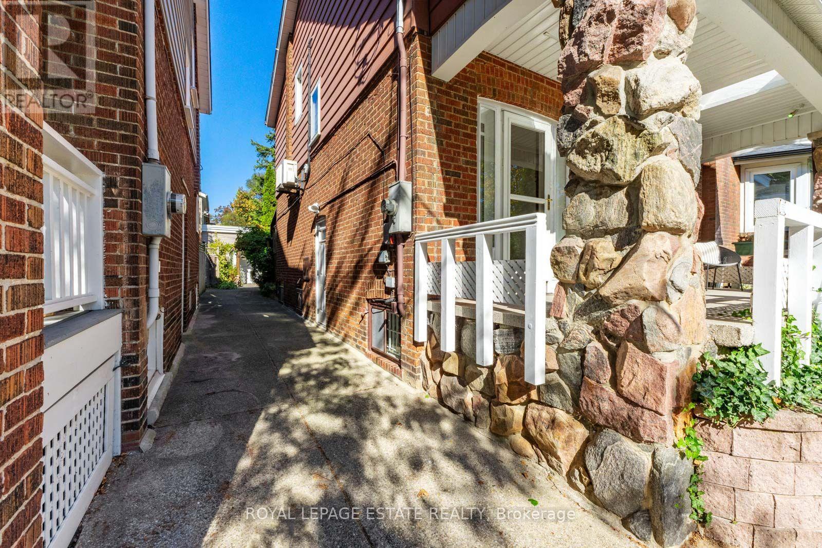 34 Bracken Avenue, Toronto, ON photo 7