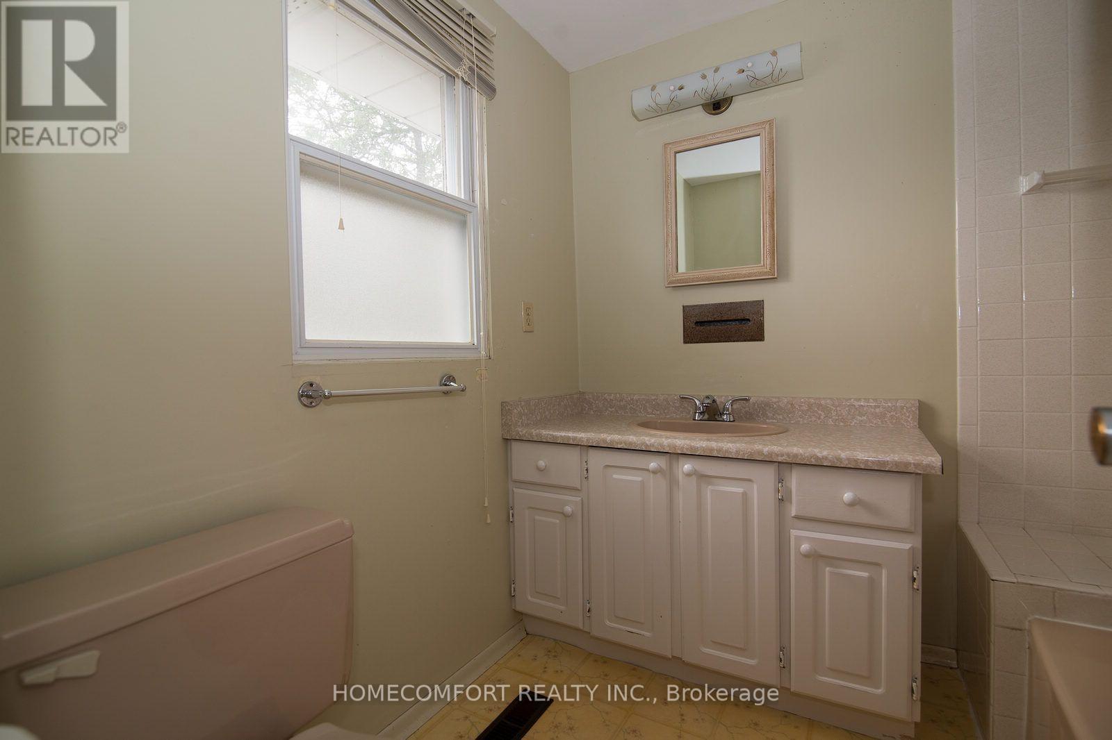 42 Pinemeadow Boulevard, Toronto, ON photo 15