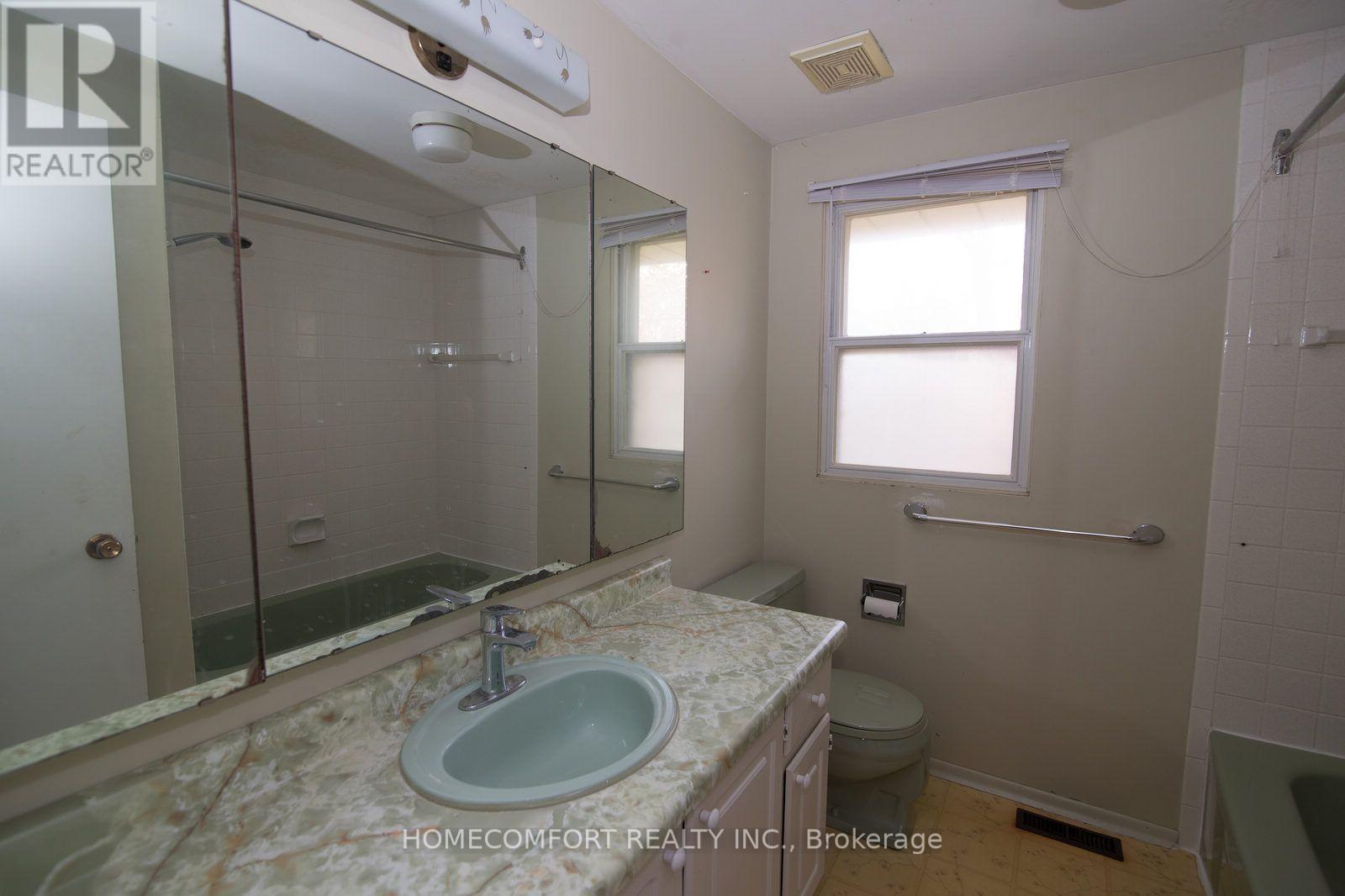 42 Pinemeadow Boulevard, Toronto, ON photo 19