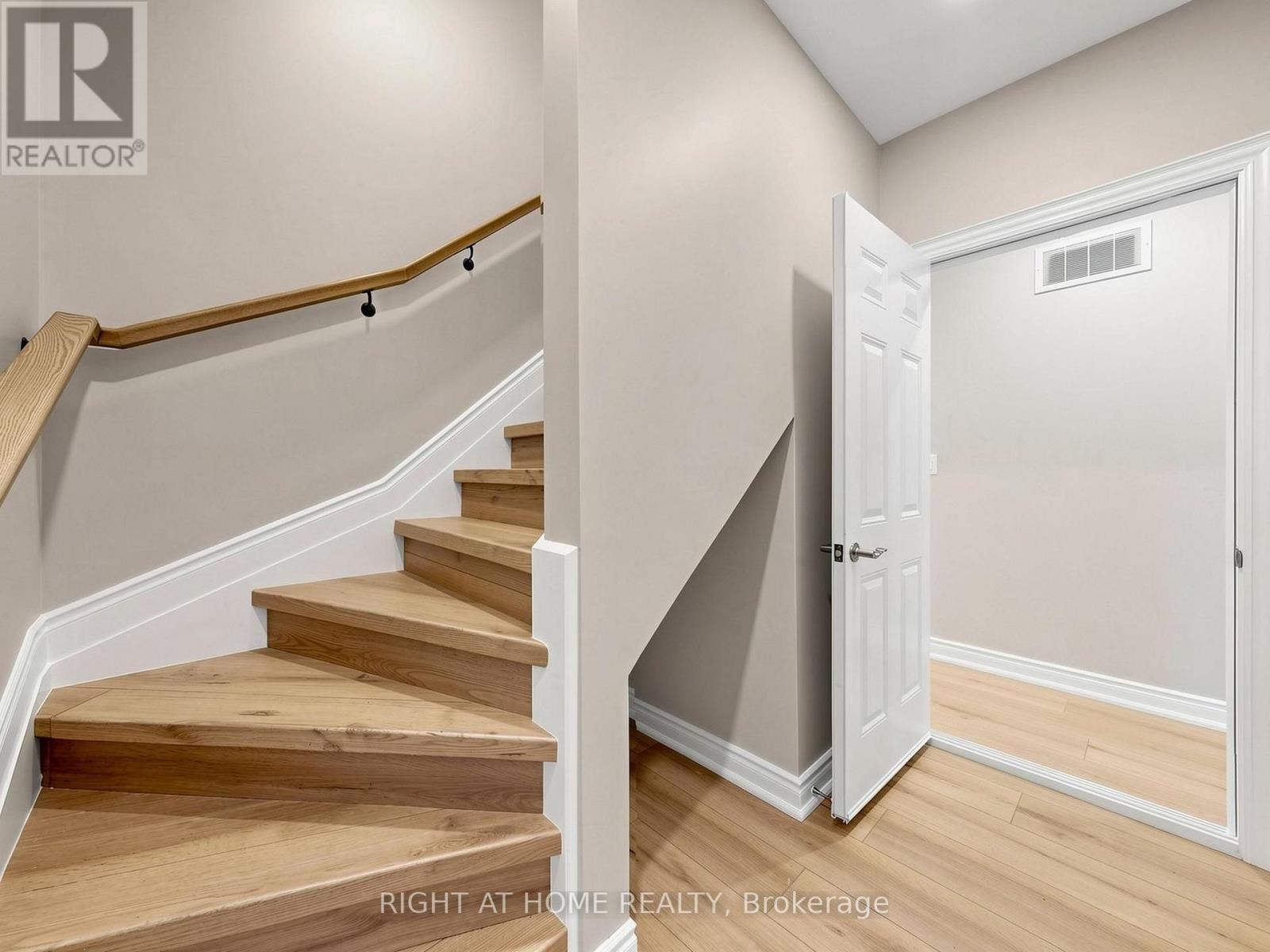 97 Park Road North, Oshawa, ON photo 17