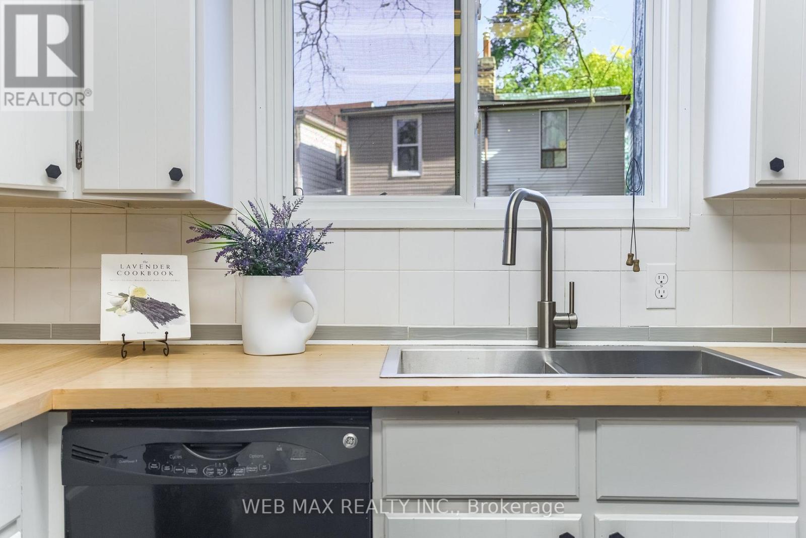 32 Aldergrove Avenue, Toronto, ON photo 10