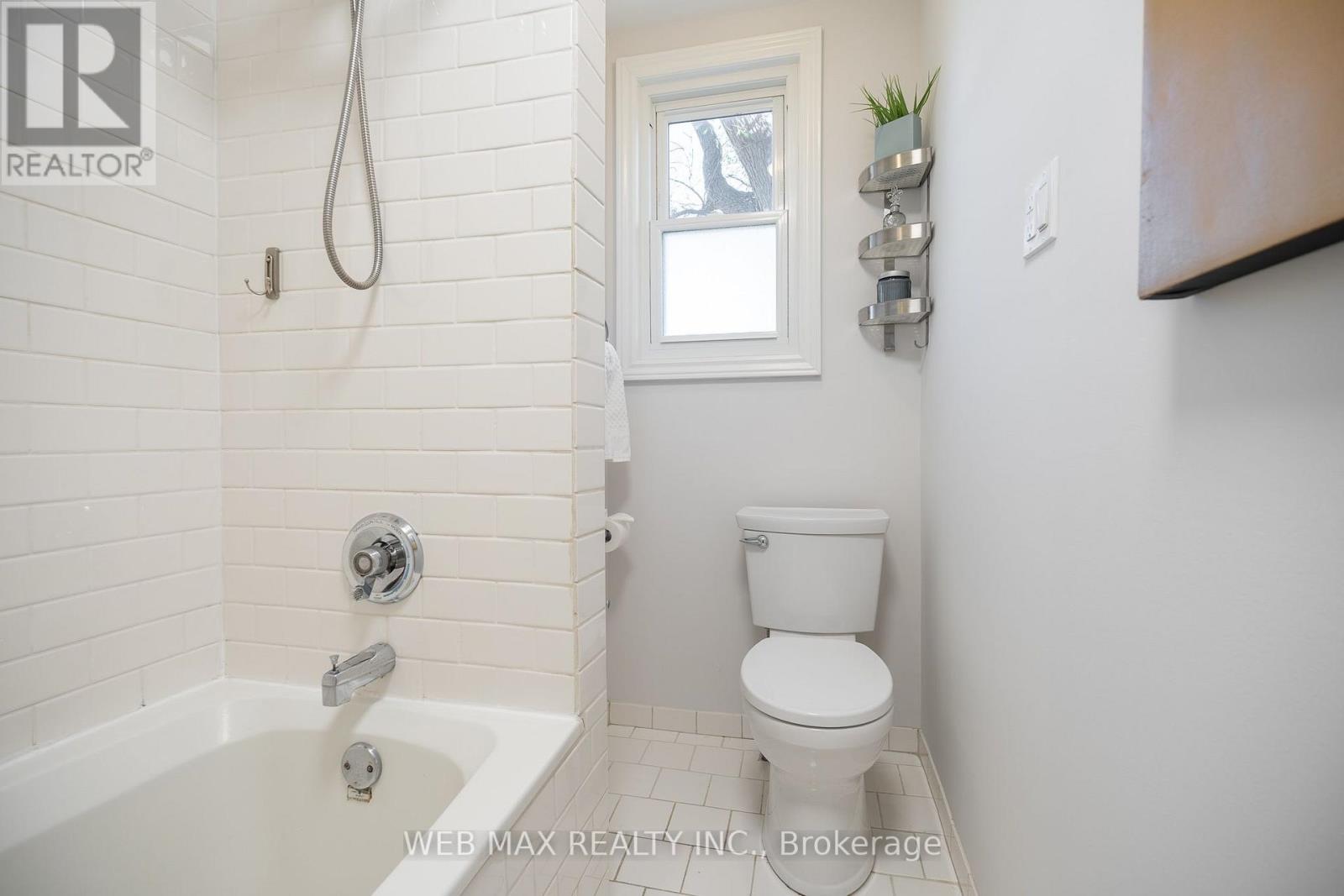 32 Aldergrove Avenue, Toronto, ON photo 20